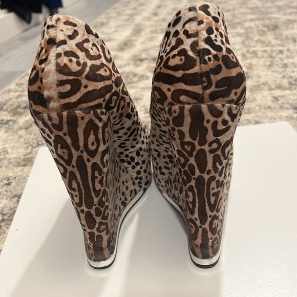 LAMB leopard print, high wedge; size 8 - Picture 4 of 6